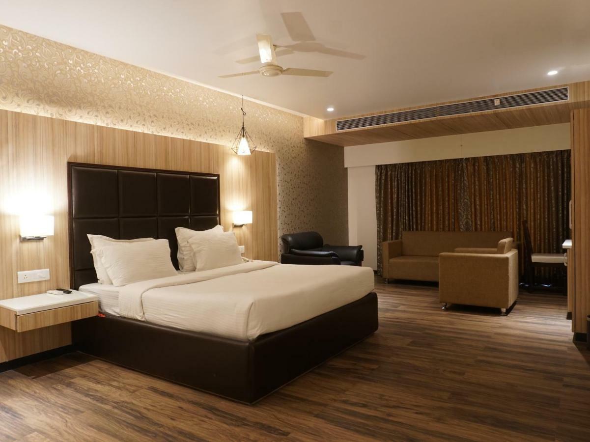 Palette Four Seasons Recreation Resort Jalgaon Exterior photo