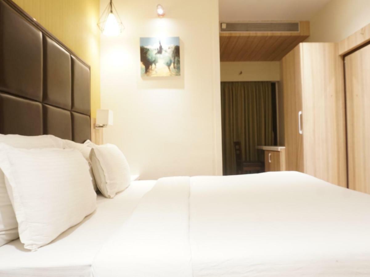 Palette Four Seasons Recreation Resort Jalgaon Exterior photo
