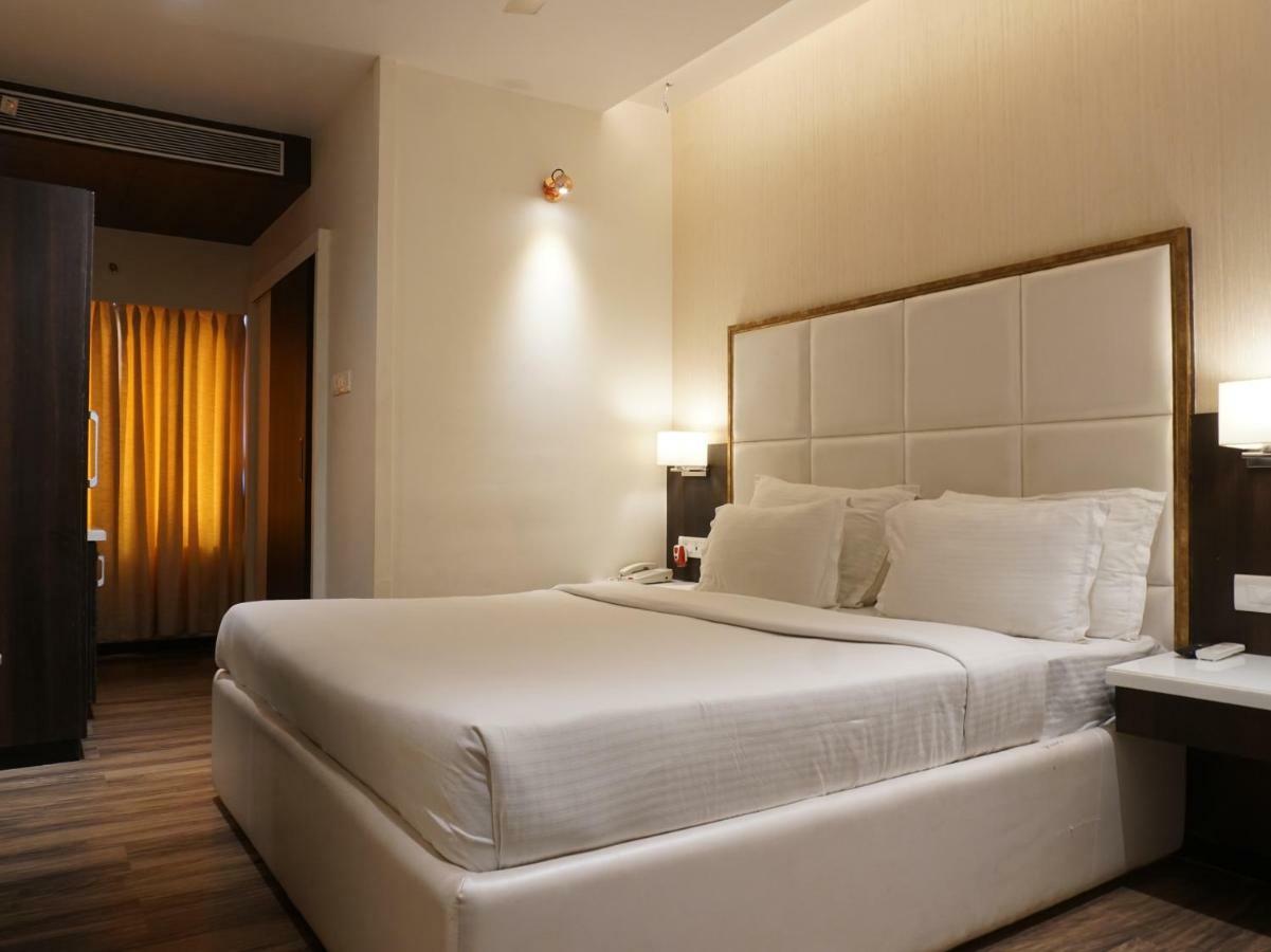 Palette Four Seasons Recreation Resort Jalgaon Exterior photo