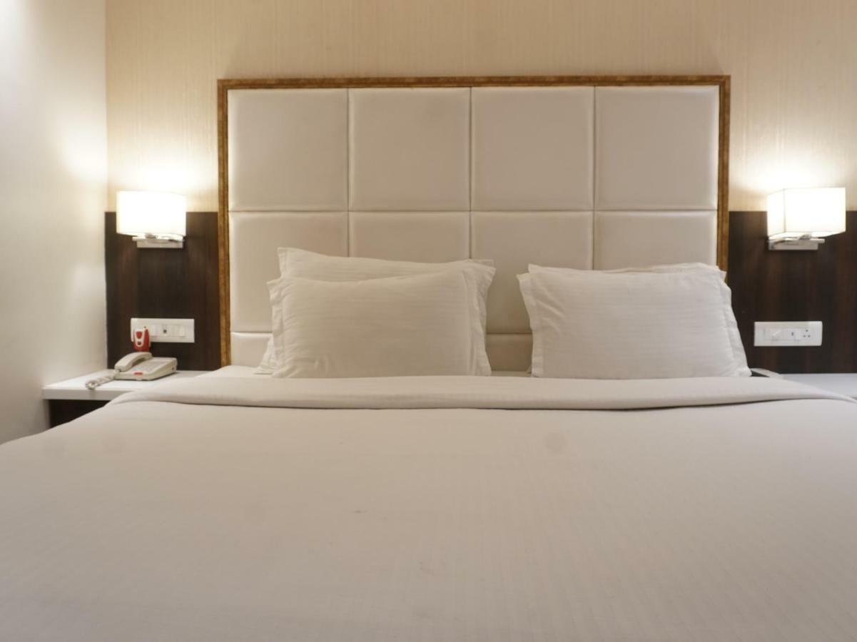 Palette Four Seasons Recreation Resort Jalgaon Exterior photo