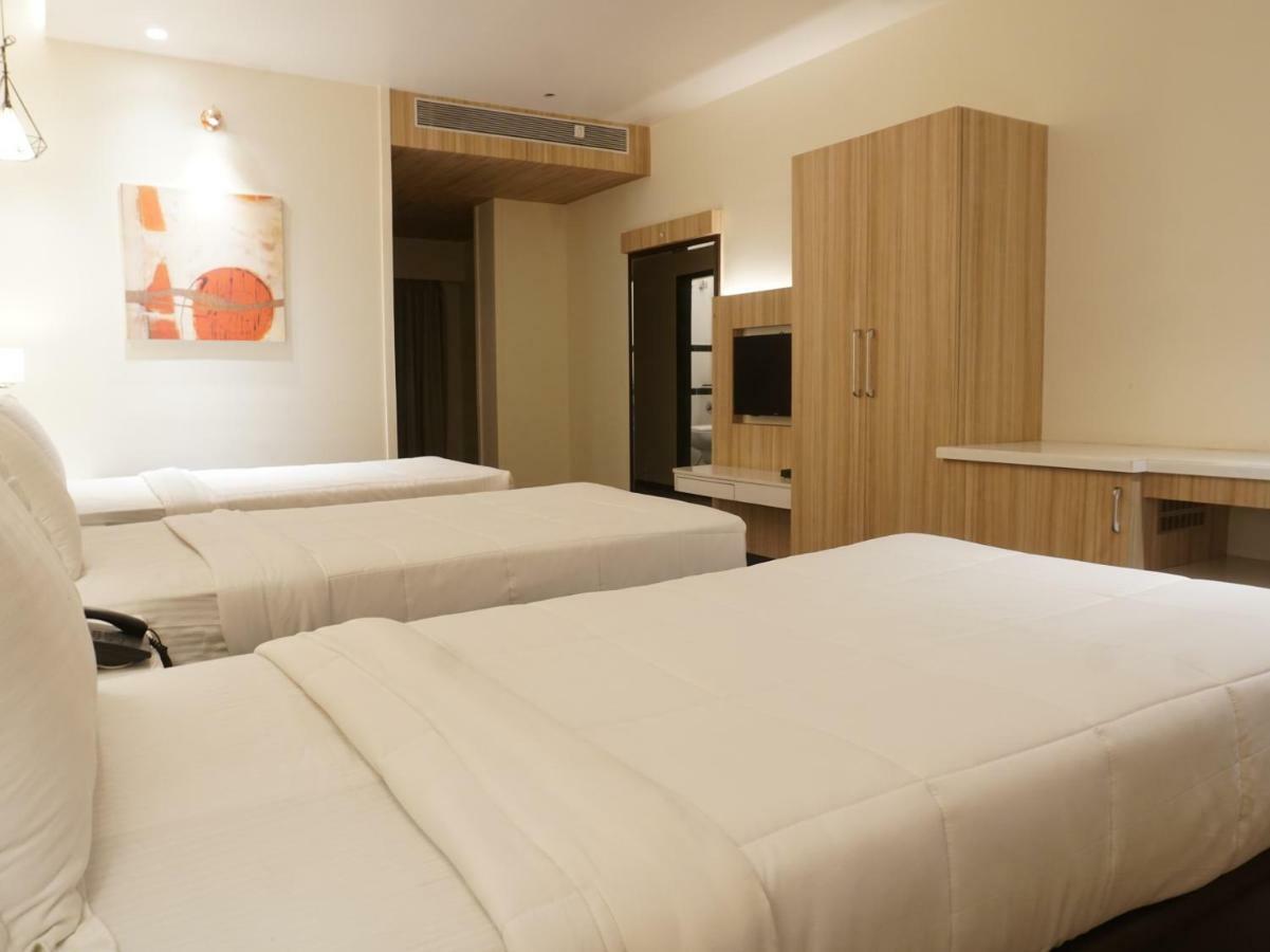 Palette Four Seasons Recreation Resort Jalgaon Exterior photo