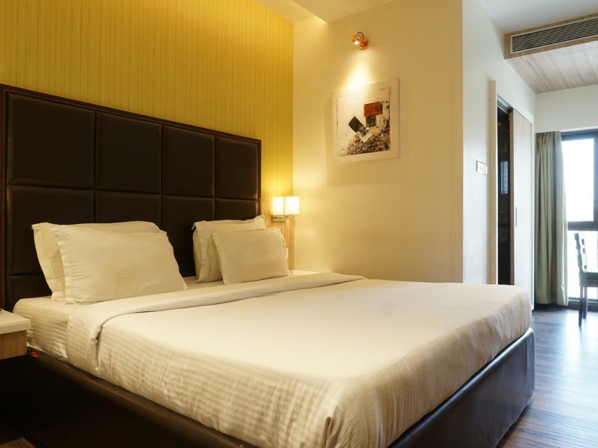 Palette Four Seasons Recreation Resort Jalgaon Exterior photo