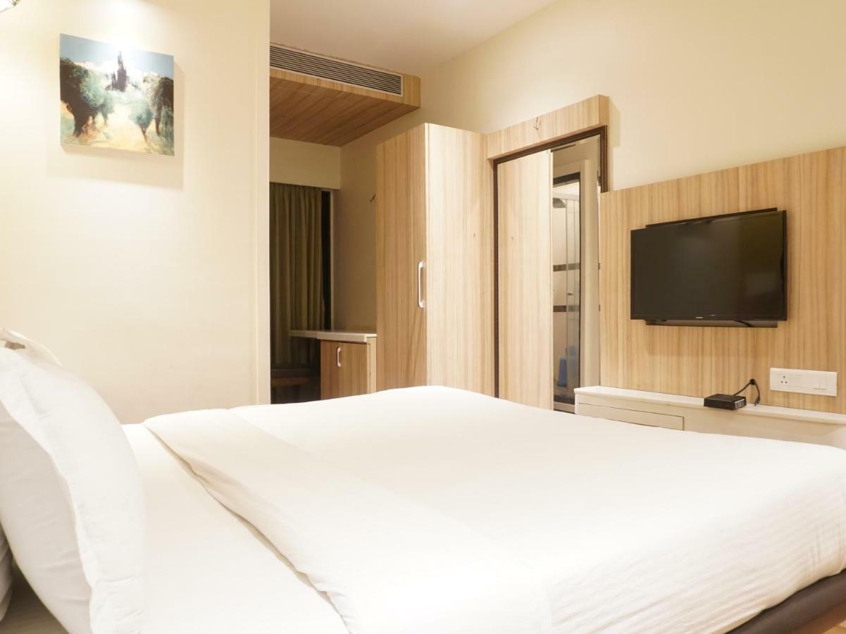 Palette Four Seasons Recreation Resort Jalgaon Exterior photo