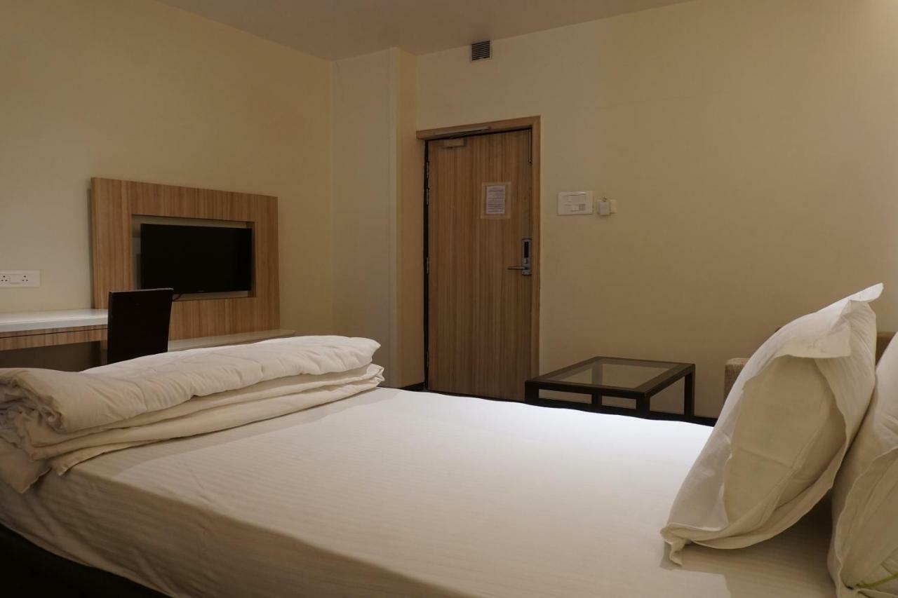 Palette Four Seasons Recreation Resort Jalgaon Exterior photo