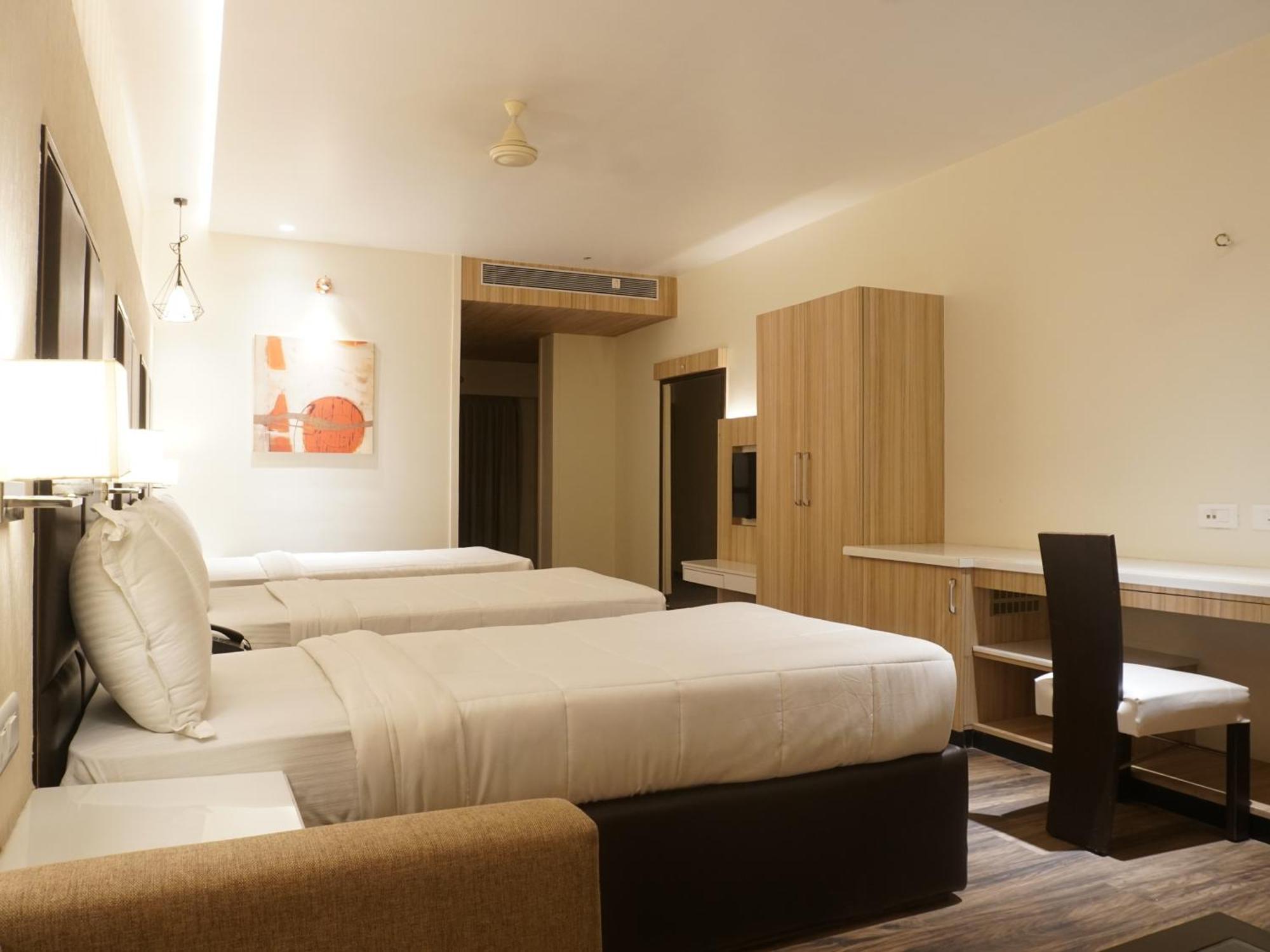 Palette Four Seasons Recreation Resort Jalgaon Exterior photo